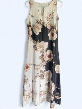 Bold Black & White Floral Sleeveless Keyhole Maxi Dress with Pockets